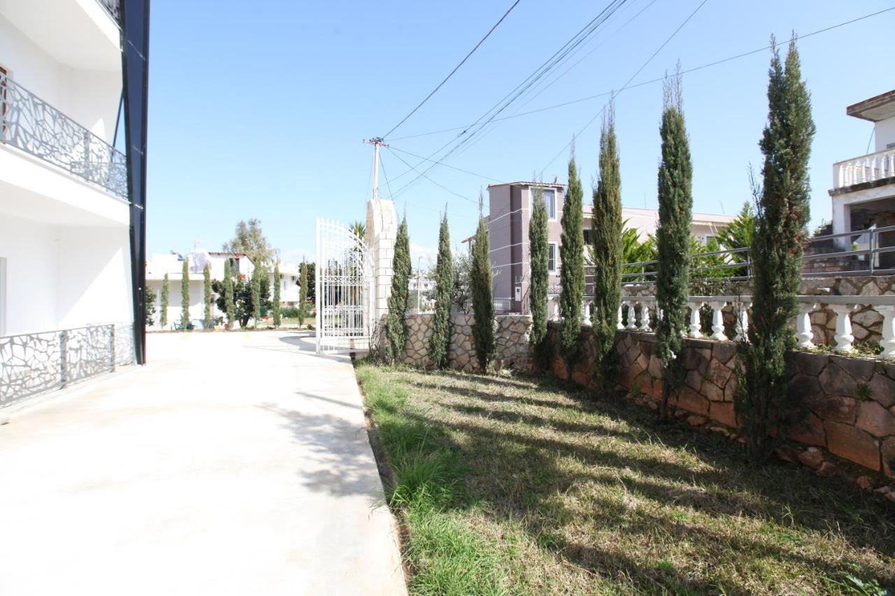 Ksamil Central Park Hotel Exterior photo